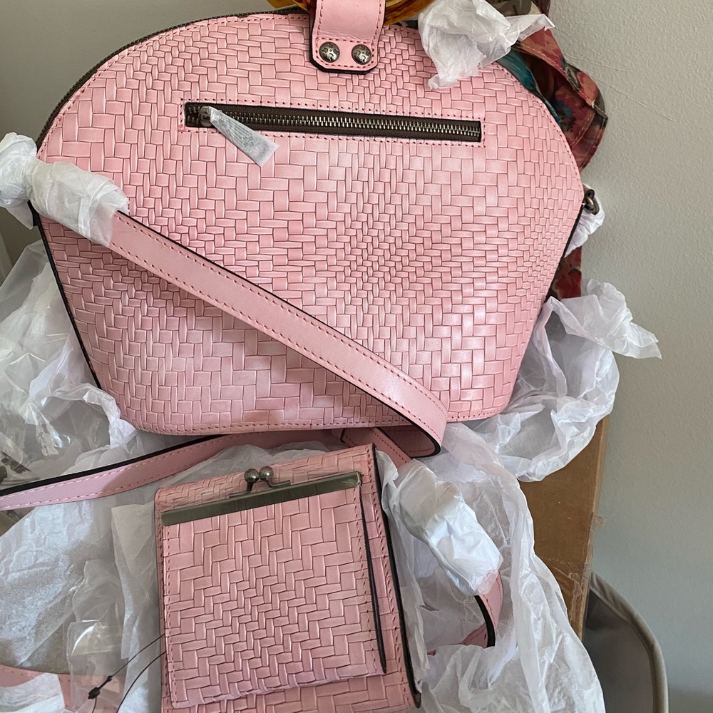 Patricia Nash Pink Leather $125 NWOT. Medium-large
